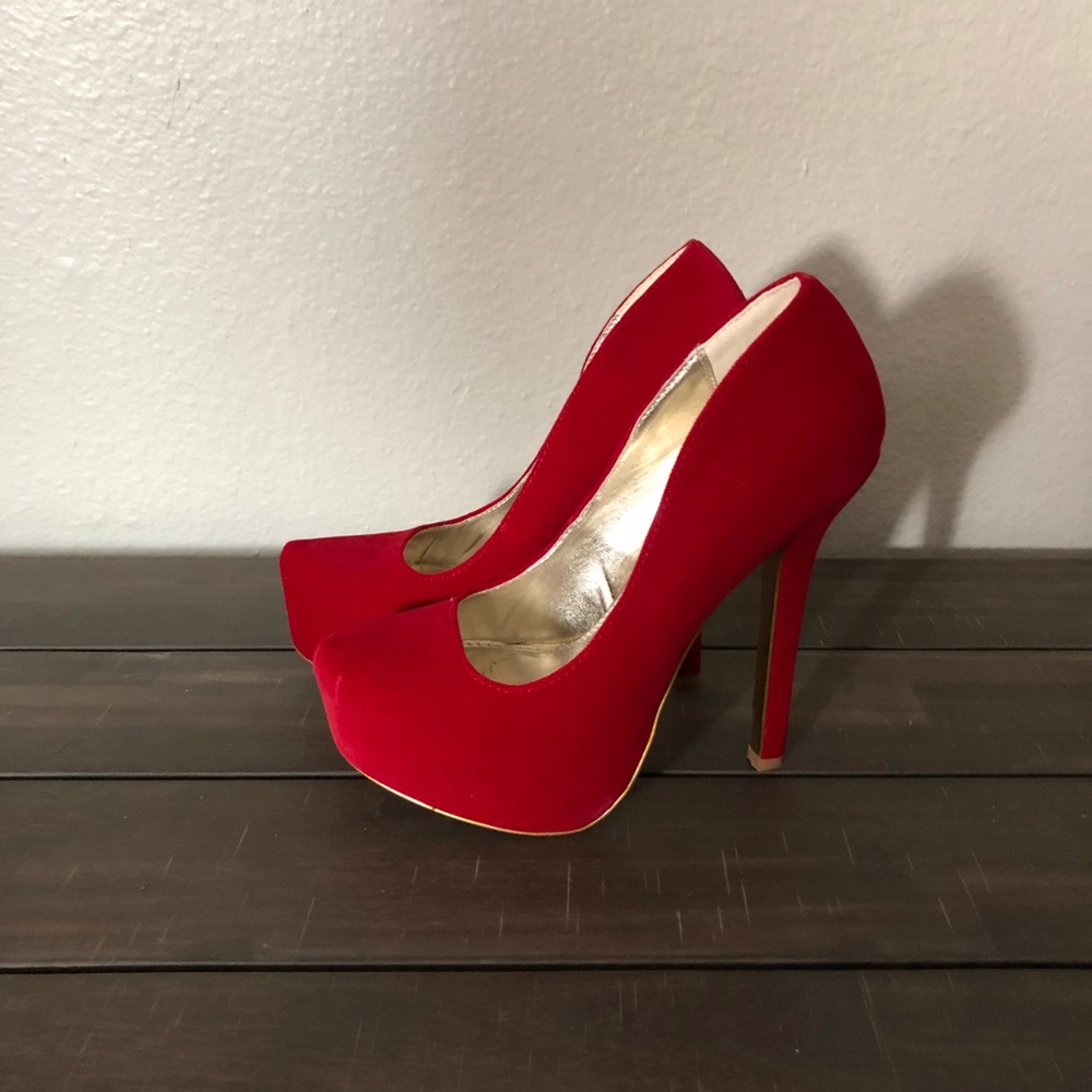 Red Pumps